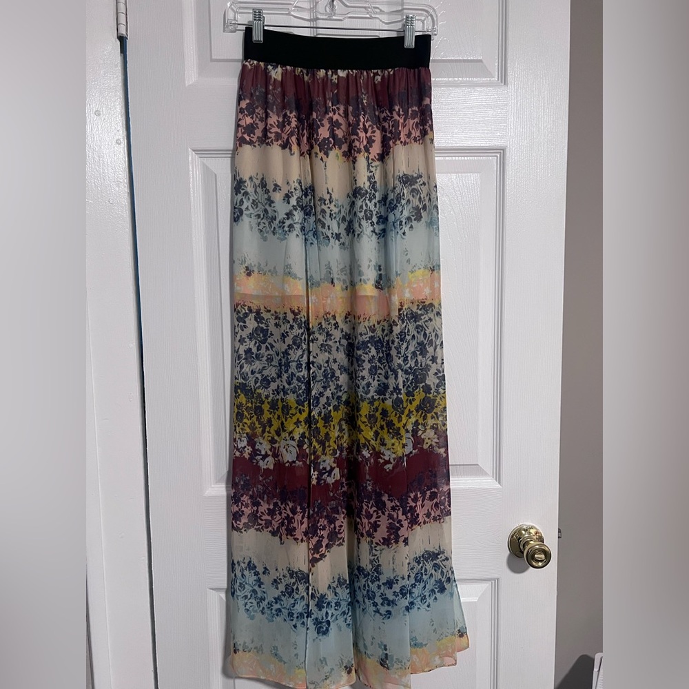 Bebe floral maxi skirt Sz S